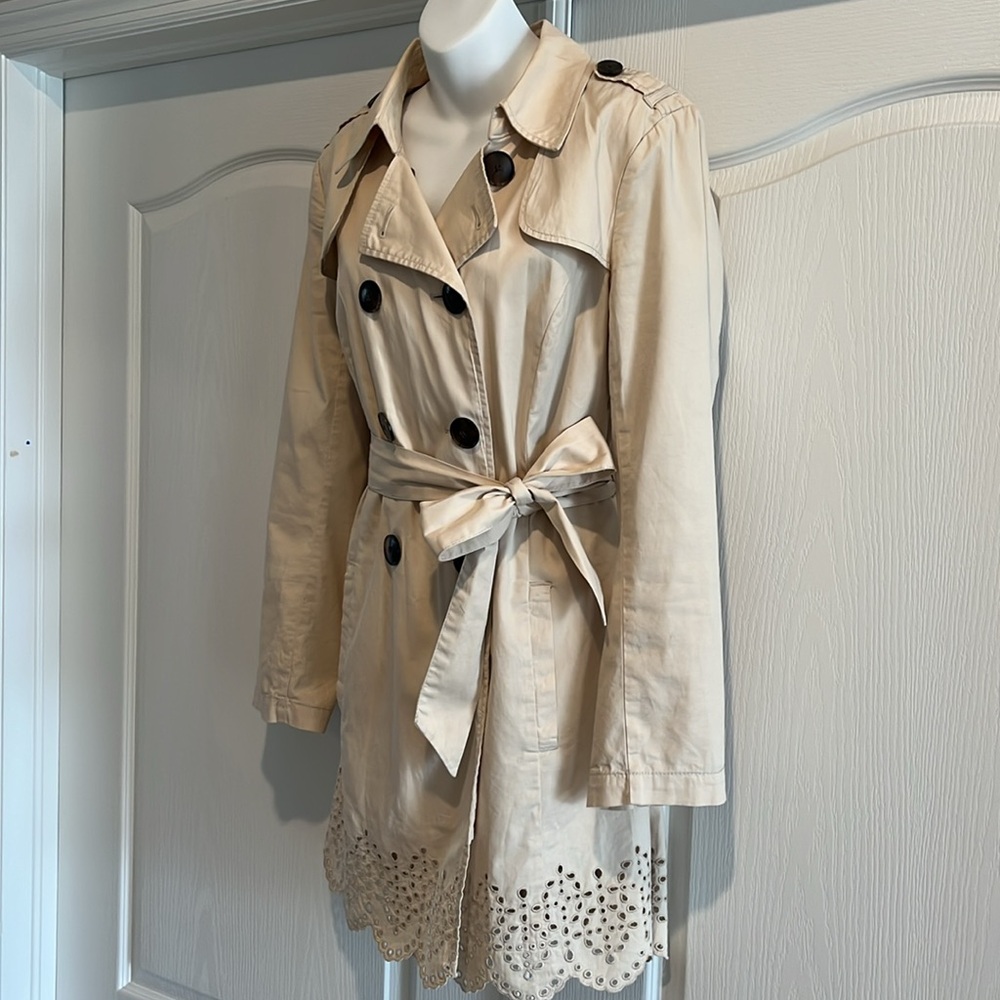 Adorable eyelet trench coat